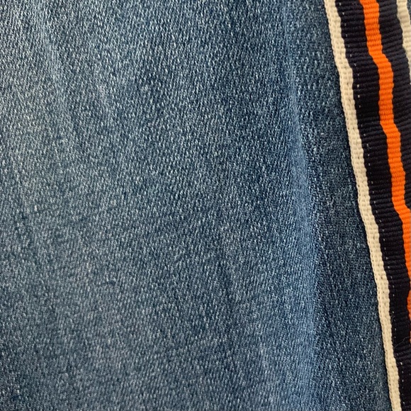 Sneak Peak Crop Jeans - Picture 4 of 13